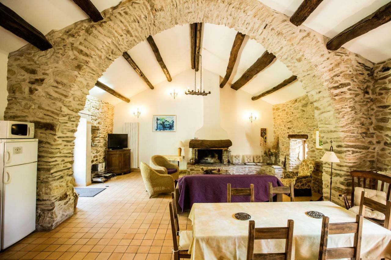 Chateau De Colombieres Sur Orb Buitenkant foto